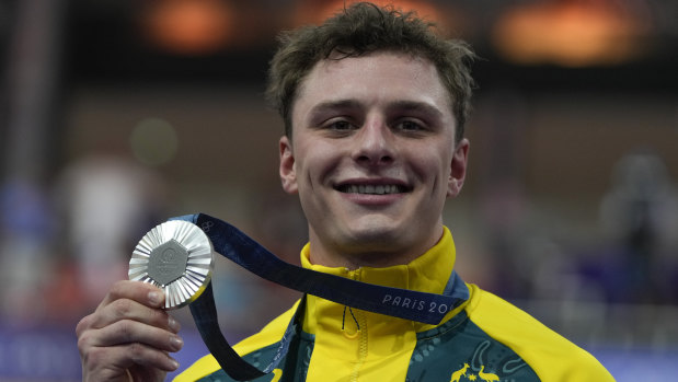 Matthew Richardson with his silver medal for the men’s sprint event at the Paris Olympics while riding for Australia.