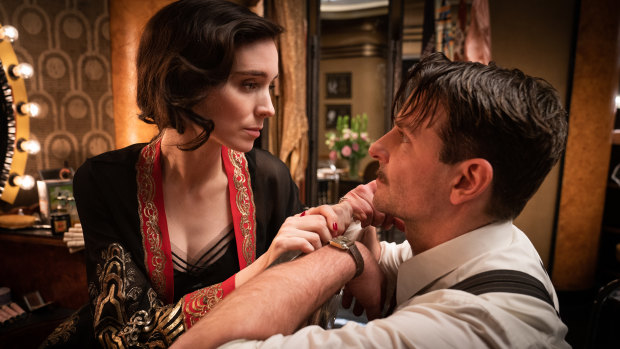 Rooney Mara and Bradley Cooper in Nightmare Alley. 