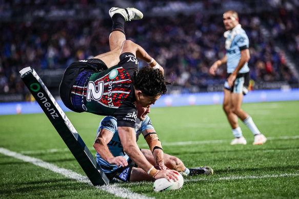 Dallin Watene-Zelezniak scores a spectacular try for the Warriors last month