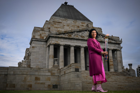 Liliana Sanelli, who is co-ordinating the Legacy Centenary Torch Relay, displays the torch at Melbourne’s Shrine of Remembrance. 