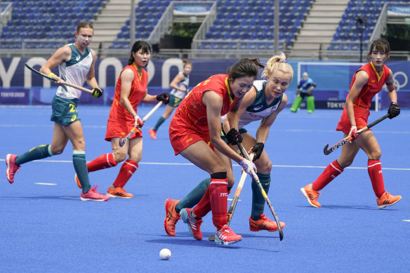 China’s Na Wang battles Australia’s Stephanie Kershaw.