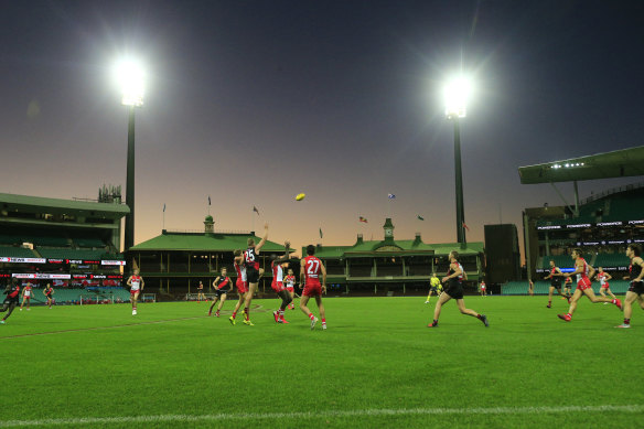 Victorian fans have been barred from AFL and NRL games in NSW.