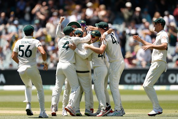 The Australians celebrate their series win.