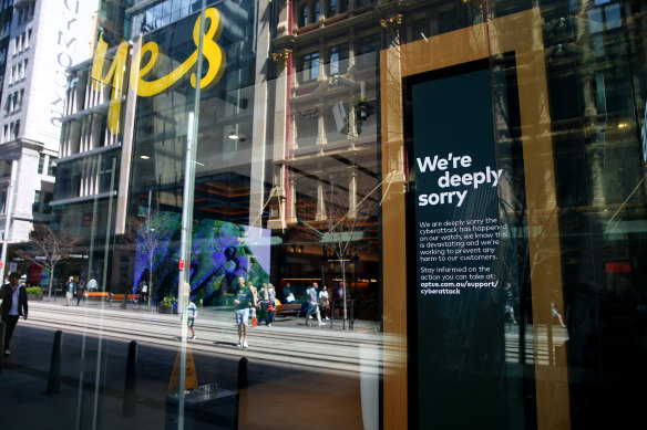 Optus customers trying to leave are finding it difficult to do so.