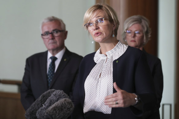 Zali Steggall has crossbench support for her private climate change bill.