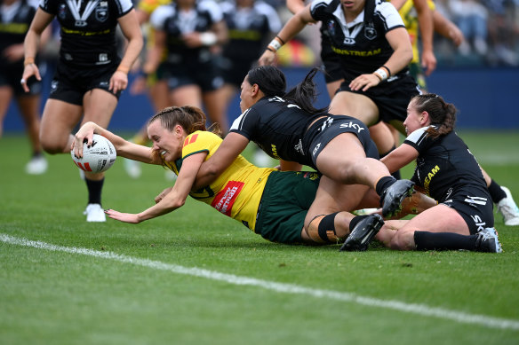 Tamika Upton scores for the Jillaroos.