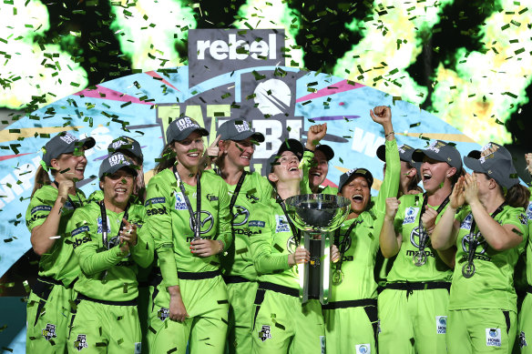 Sydney Thunder celebrate the 2020 WBBL title.