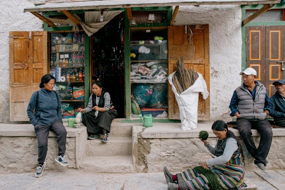 Street life in the Mustang kingdom.