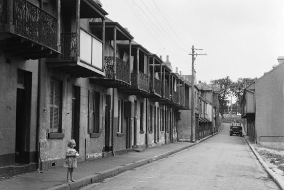 Surry Hills street scene, 1944.