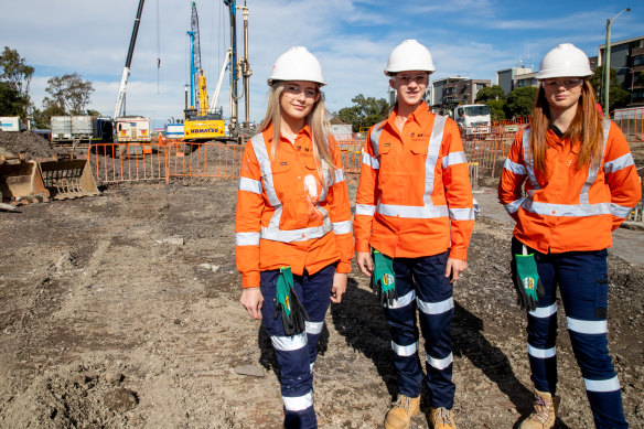 Issabella Sinclair with school friends Sienna Gahagan and Samara Cason.