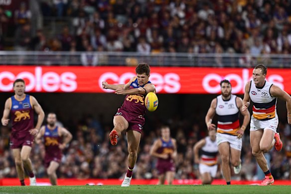 Zac Bailey gets his kick away