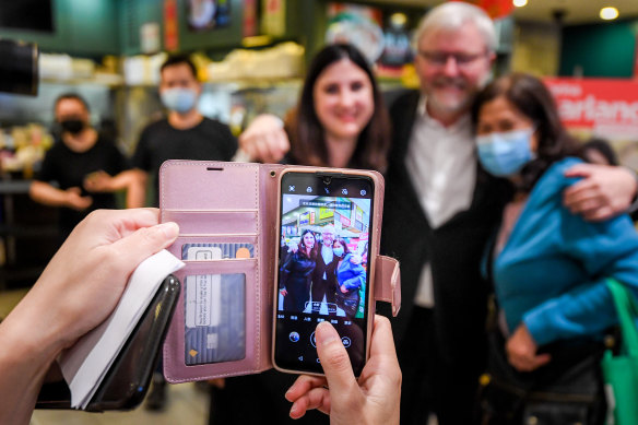 Kevin Rudd campaigning in Box Hill Central shopping centre.