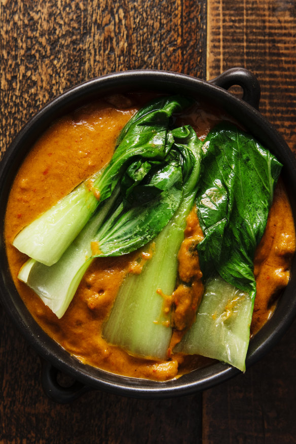 Kare kare (beef stew in peanut sauce).