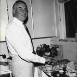 Gough Whitlam gives an impromptu press conference in his kitchen in 1969.