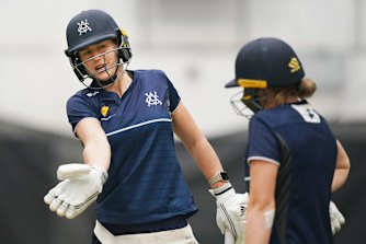 Perry dispenses some advice to Victorian teammates at the Junction Oval.
