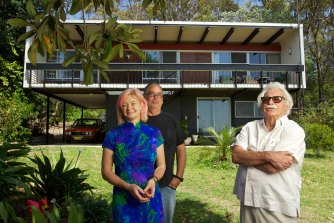 Sarah Keighery and Billy Gruner with  Nino Sydney at their house in Faulconbridge, which Nino designed in 1961.