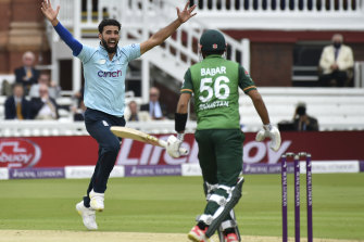 England’s Saqib Mahmood, left, celebrates the dismissal of Pakistan’s captain Babar Azam.