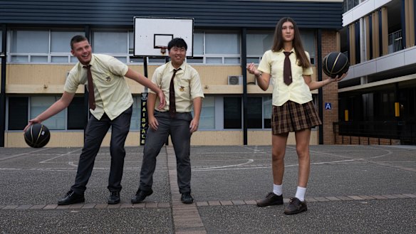 HSC stress busters: simple things like moving your body, eating healthy snacks and getting regular sleep will help to keep your mood up.