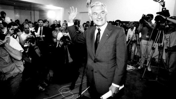 Outgoing prime minister Bob Hawke waves goodbye to the media after being defeated by Paul Keating in a leadership challenge in December 1991. 