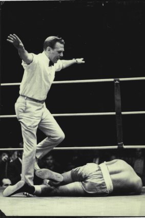 The very last punch thrown at Sydney stadium's closing program last night was a perfectly timed left rip from Australia middle weight champion, Tony Mundine. It flattened a Filipino, Rapalo, In the Second round of their Scheduled 10-round bout, and referee Jimmy Carruthers is show counting him out. 