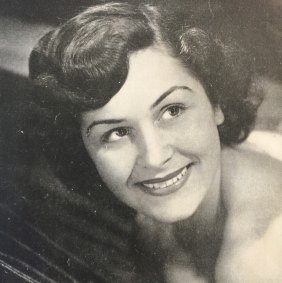 Daphne’s 1949 cover photo in the Reading & Berkshire Review that launched her career.