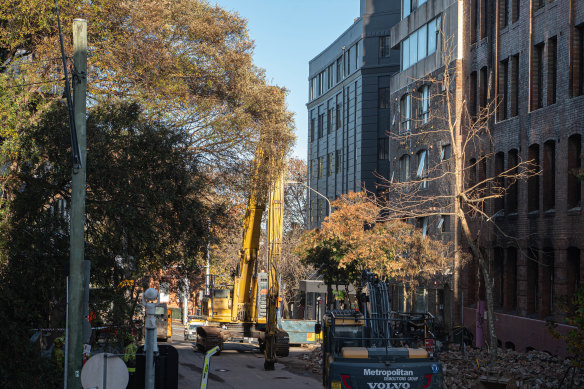 Crane excavator at the Randle Street building fire scene.