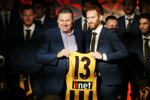 Paul Dear presents Conor Glass with his jumper at Hawthorn’s season launch in 2019.