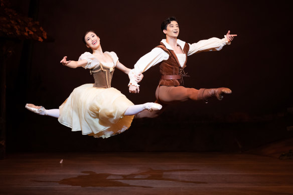 Ako Kondo and Chengwu Guo created a tender partnership in Giselle.