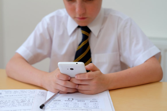 The new NSW Labor government has pledged to ban phones in public schools.