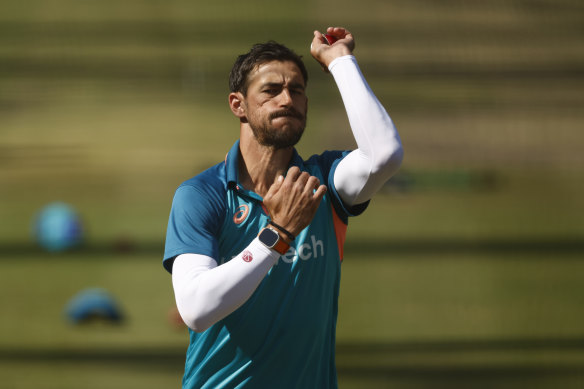 Mitchell Starc warms up for the Boxing Day Test against Pakistan at Australian training on Christmas Eve.