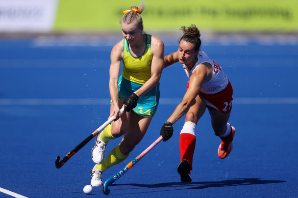Greta Hayes competes with England’s Fiona Crackles during the final.