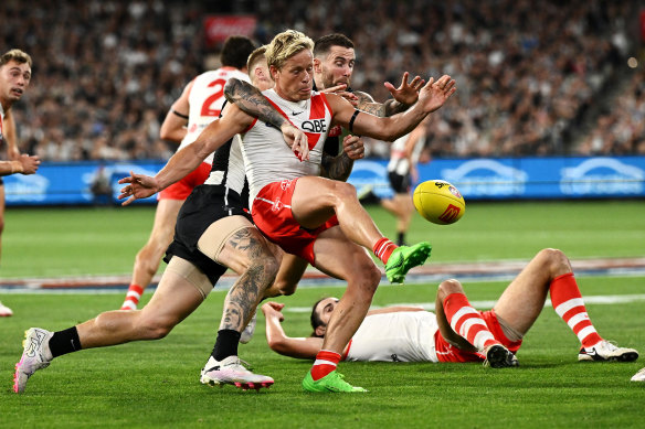 Sydney’s Isaac Heeney kicks against Collingwood.