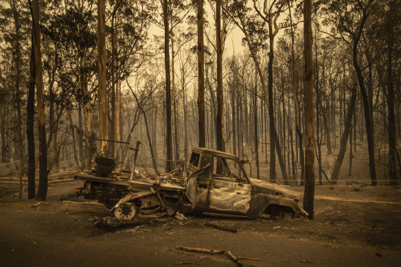 The NPWS firefighting Landcruiser that got burned out on Tallowa Dam Rd after crashing into a fallen tree.