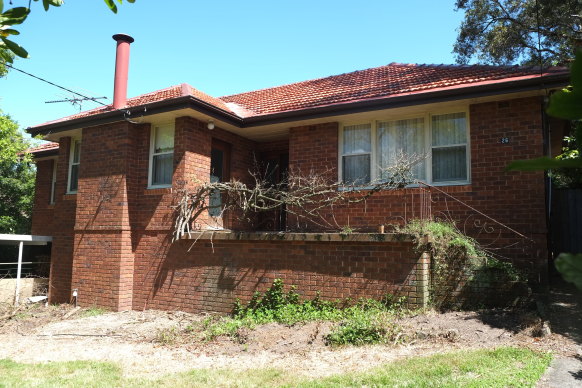 The Roseville home before its renovation.