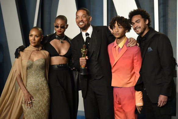 Jada Pinkett Smith, from left, Willow Smith, Will Smith, Jaden Smith and Trey Smith arrive at the Vanity Fair Oscar Party.