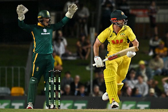 Mitch Marsh pinches a run.