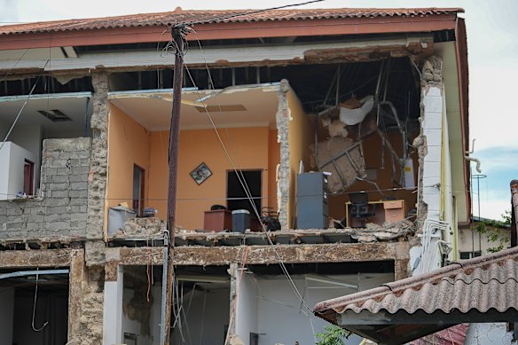 A Panama government building damaged by the earthquakes.