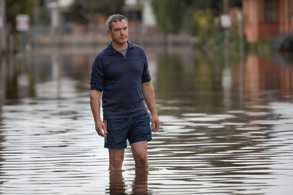 Former Age journalist Tim Winkler, who now lives in Ardmona, says the local newspaper and Facebook groups are the best source of information on the floods.
