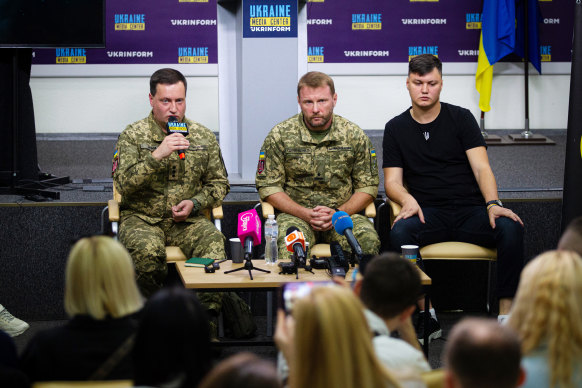 Russian helicopter pilot Maxim Kuzminov (right) at press conference in September 2023 with two Ukrainian military personnel after defecting.