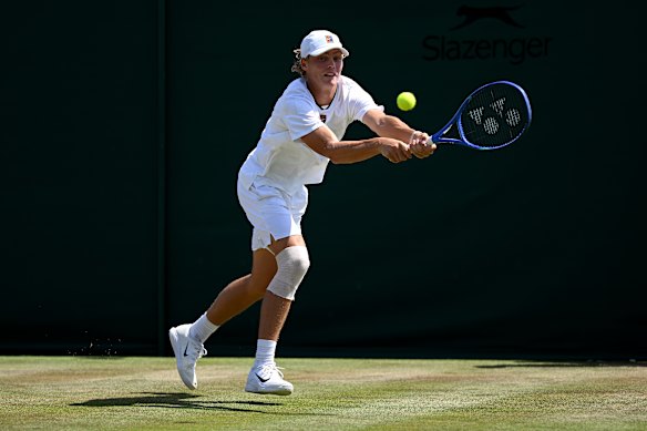 Cruz Hewitt advanced to the third round in men's singles.