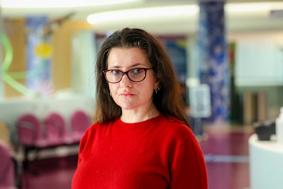 Elvira Tsecoutanis beat a heroin addiction. Now, she works with expectant mums as a peer support leader at Western Health’s Sapphire Clinic.