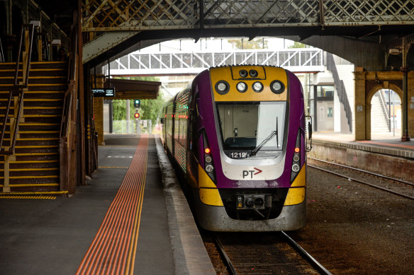 Wild weather closes V/Line trains. 