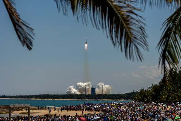 Tourists gather in Hainan to watch the Long March 5B rocket take off. 