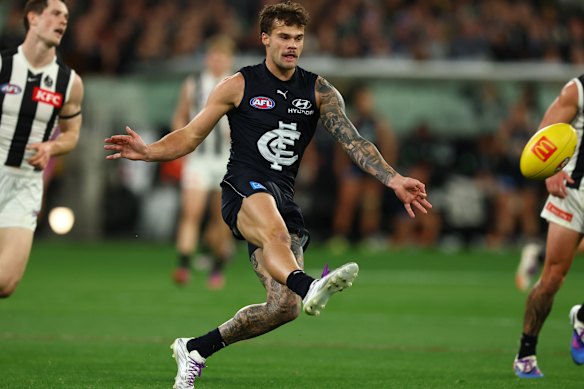 Lachlan Cowan of the Blues kicks the ball.