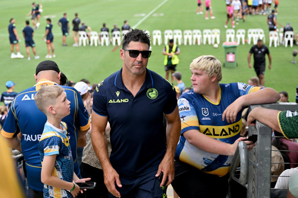 Trent Barrett has some big supporters in Paul Roos and Steve Hansen as his audition continues for the Parramatta job.