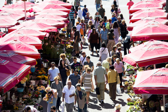 Stalls and shoppers at Zagreb market.