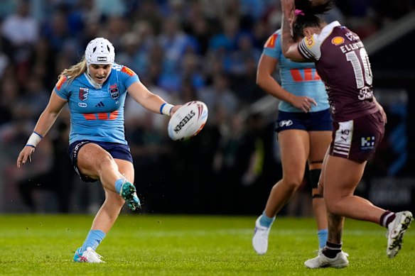 Jesse Southwell breaks the 6-6 deadlock with a field goal.