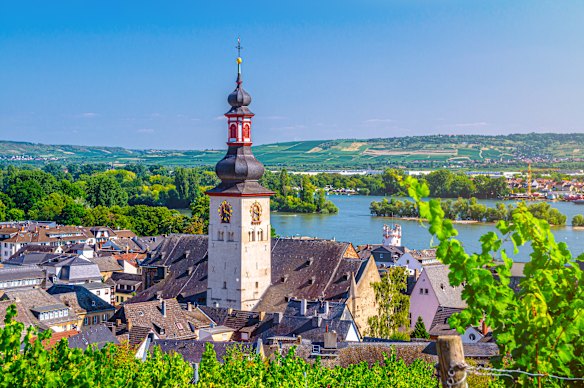 Ruedesheim am Rhein’s historical town centre is dominated by the clock tower spire of St Jakobus Catholic church. 