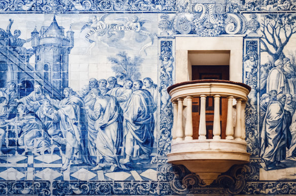 Watch the walls – a detail of the pulpit of Igreja da Misericordia, an important baroque church in Evora, Portugal.