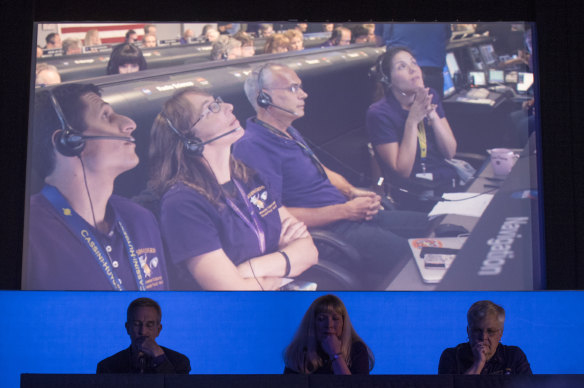 Cassini mission managers at NASA and the Jet propulsion Laboratory watch a replay of the final moments of the Cassini spacecraft in September 2017. 
